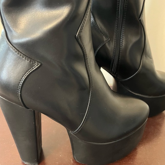 NWOT Lamoda LOVED UP platform boots black faux leather her size 9 - Picture 9 of 13